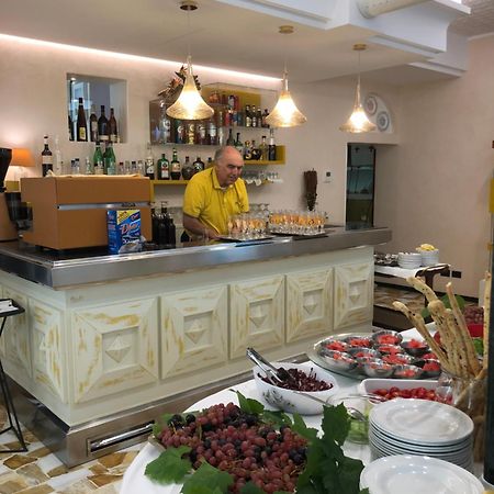 Hotel Lazzarini ベラーリア・イジェア・マリーナ エクステリア 写真