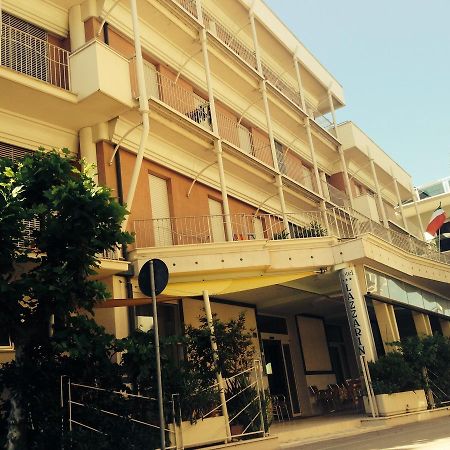 Hotel Lazzarini ベラーリア・イジェア・マリーナ エクステリア 写真