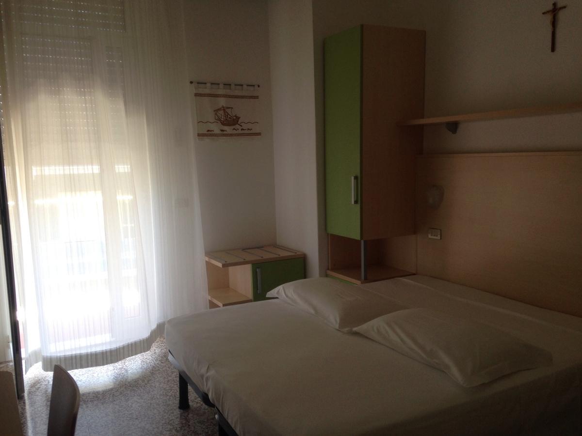 Hotel Lazzarini ベラーリア・イジェア・マリーナ エクステリア 写真