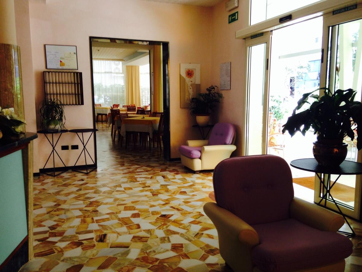 Hotel Lazzarini ベラーリア・イジェア・マリーナ エクステリア 写真