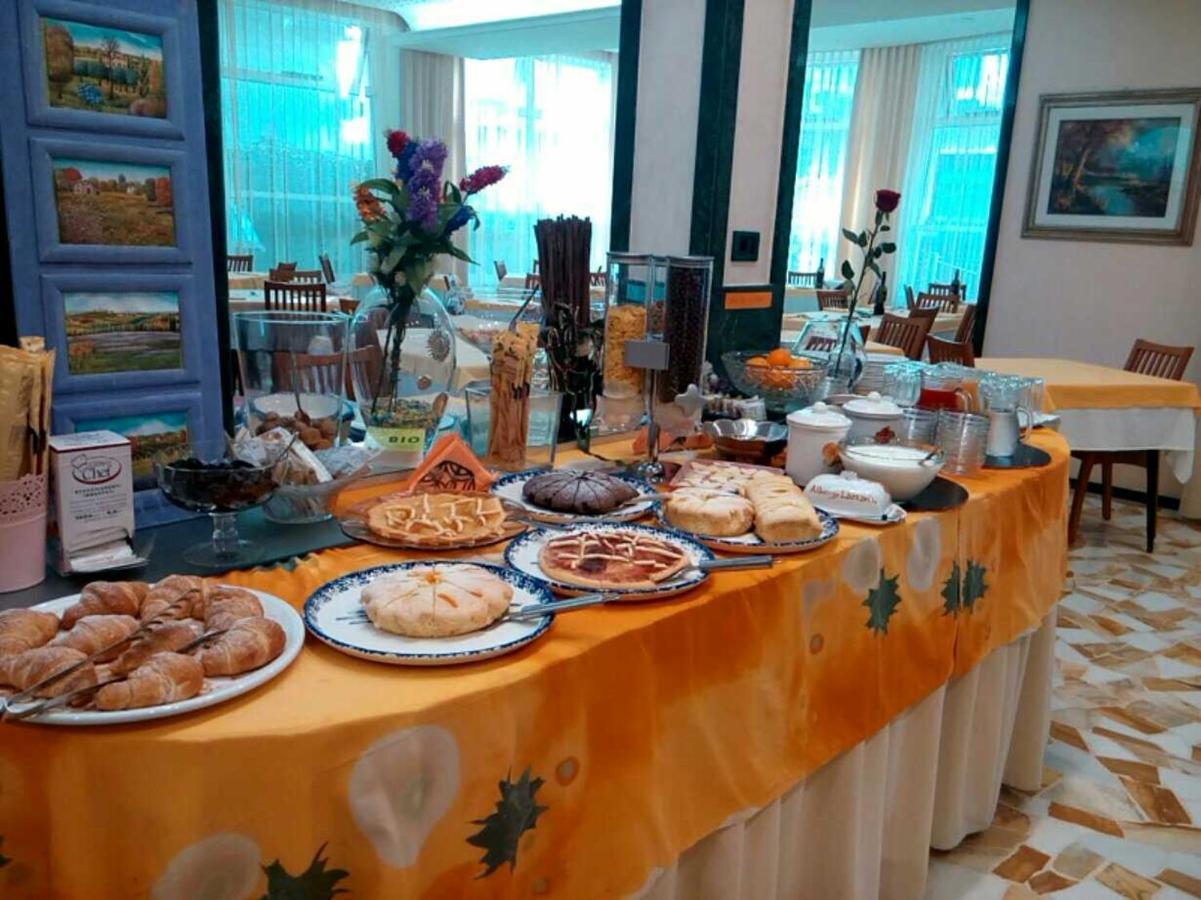 Hotel Lazzarini ベラーリア・イジェア・マリーナ 部屋 写真